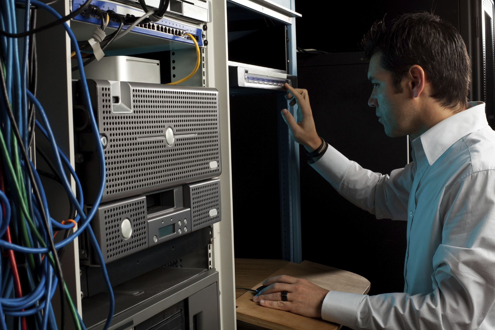 Servers support. Технические компьютер. Инженер связи. Техническая поддержка it-технологий. It инженер.